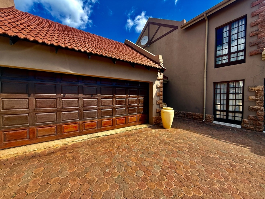 3 Bedroom Property for Sale in Meerhof North West
